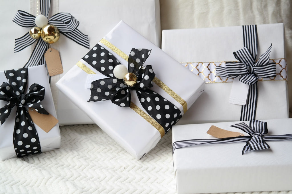 Create Stunning Paper Gifts in White (How to Create White Paper)